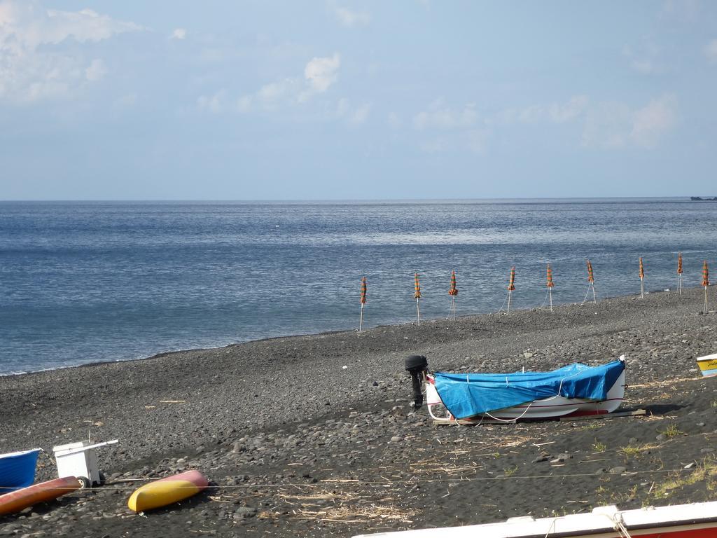 Villa Ginestra Sulla Spiaggia Di Stromboli Oda fotoğraf