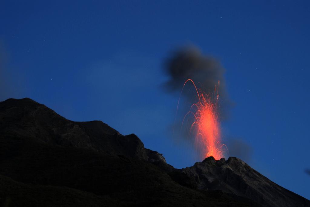 Villa Ginestra Sulla Spiaggia Di Stromboli Oda fotoğraf
